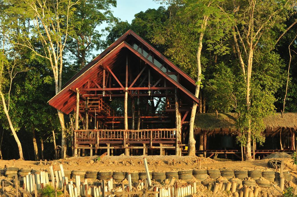 Borneo Natural Sukau Bilit Resort Exterior photo