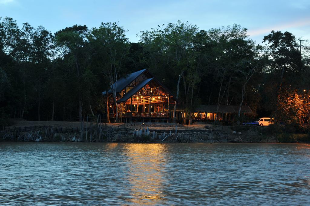 Borneo Natural Sukau Bilit Resort Exterior photo
